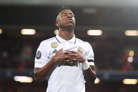 Sút tung lưới Liverpool, Vinicius ăn mừng giống Ronaldo 